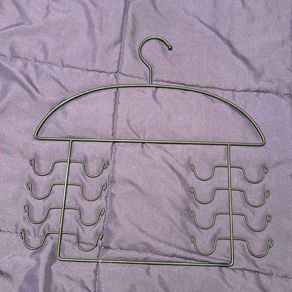 Scarf holder - Picture 1 of 1